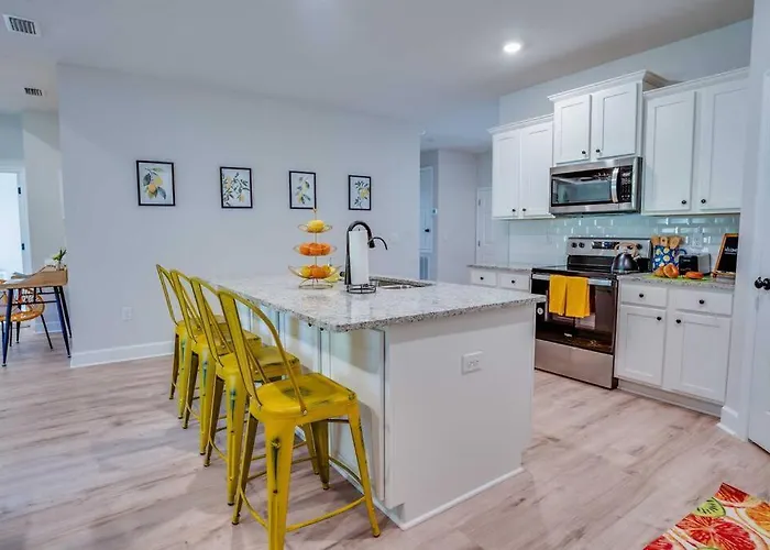 Citrus Cottage: Comfy - Hwy 10 - Peaceful Retreat
