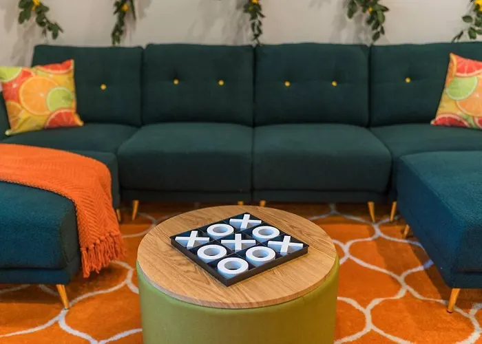 Citrus Cottage: Comfy - Hwy 10 - Peaceful Retreat