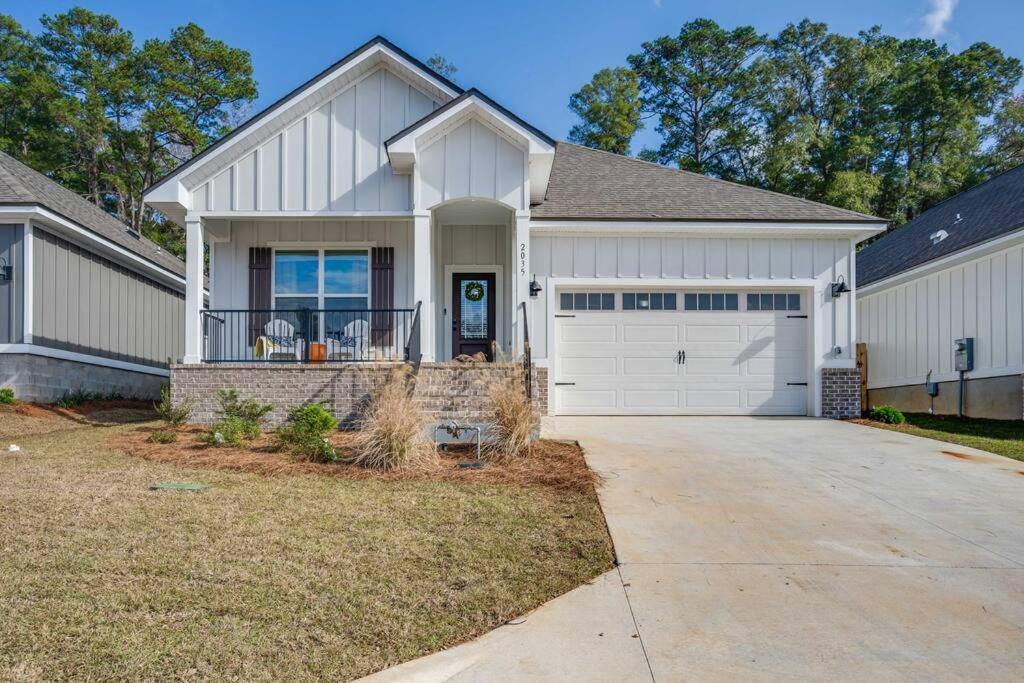 Citrus Cottage: Comfy - Hwy 10 - Peaceful Retreat * Tallahassee