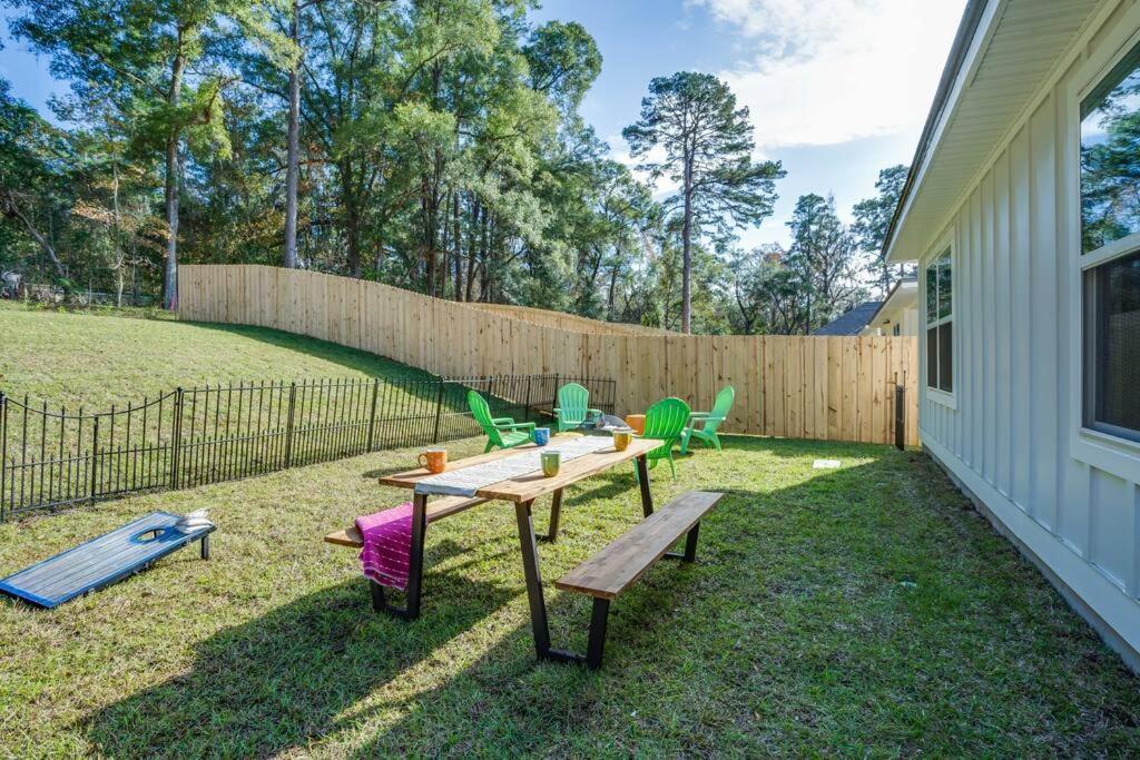 Citrus Cottage: Comfy - Hwy 10 - Peaceful Retreat Hébergement de vacances