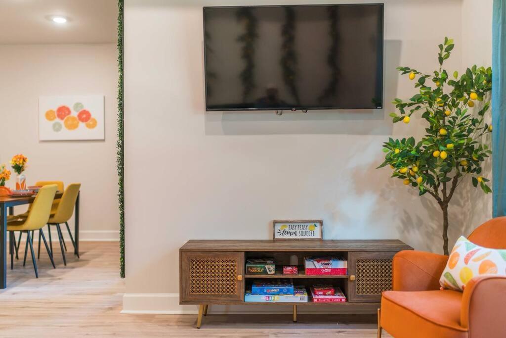 Citrus Cottage: Comfy - Hwy 10 - Peaceful Retreat Hébergement de vacances