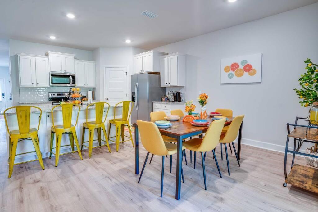 Citrus Cottage: Comfy - Hwy 10 - Peaceful Retreat * Tallahassee